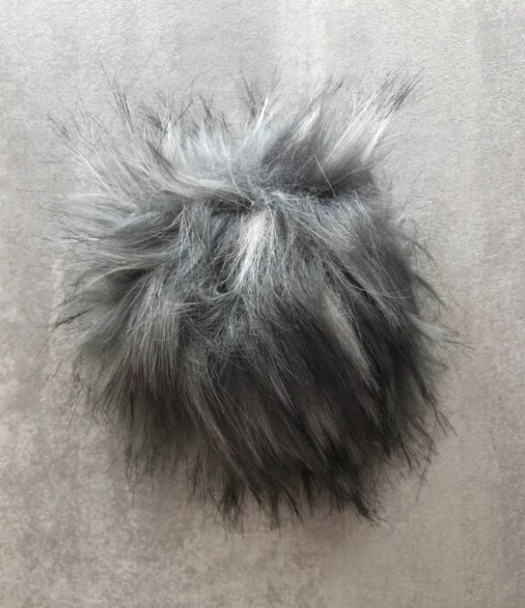 Pompon hellgrau verspielt